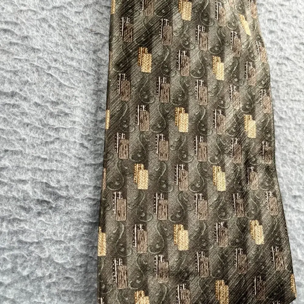 Roundtree and Yorke X Long Necktie Silk Brown Geometric New NWT Made In USA